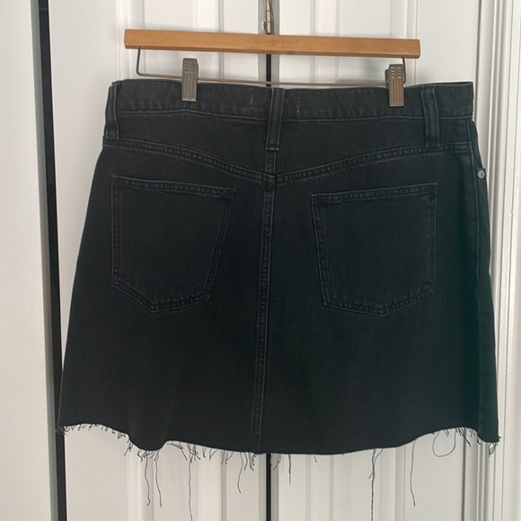 Madewell black denim skirt (never worn and has its original tags) 🖤 - Picture 2 of 3
